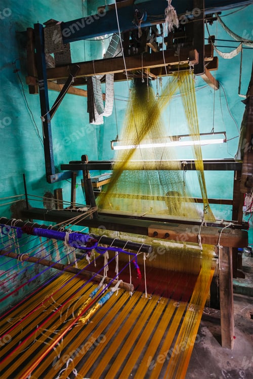 Preview: Man weaving silk sari on loom in India