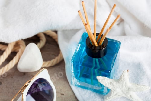 Preview: Decorative aromatherapy diffuser with natural reeds and summer beach accessories