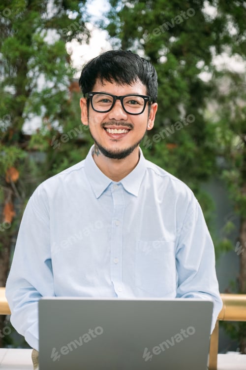 Preview: young asian business people working on laptop in Bangkok Thailand