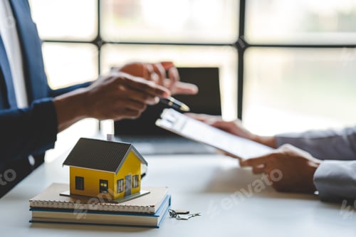 Preview: real estate agent Delivering keys and model homes to customers and home insurance contracts; home mo