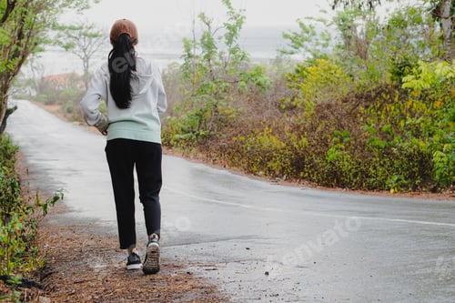 Preview: Sports woman on morning walk