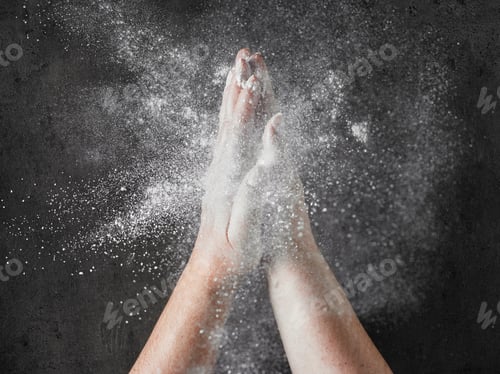 Preview: baker hands with flour in motion