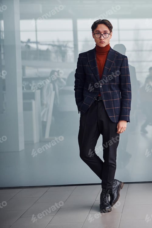 Preview: Young business man in luxury suit and formal clothes posing for the camera indoors