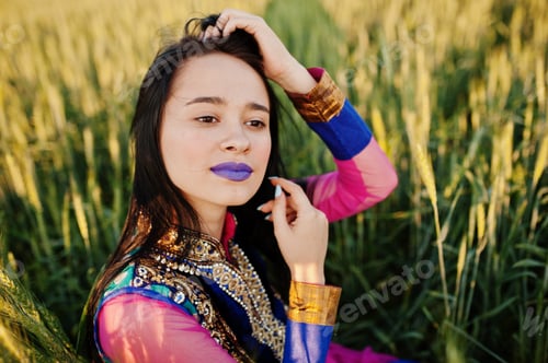 Preview: Tender indian girl in saree