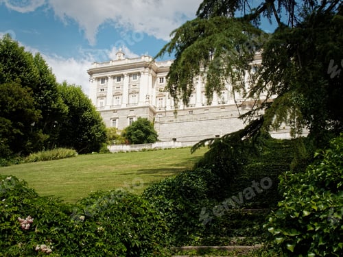 Preview: Scenic view of the Royal Palace of Madrid surrounded by lush greenery and a clear sky