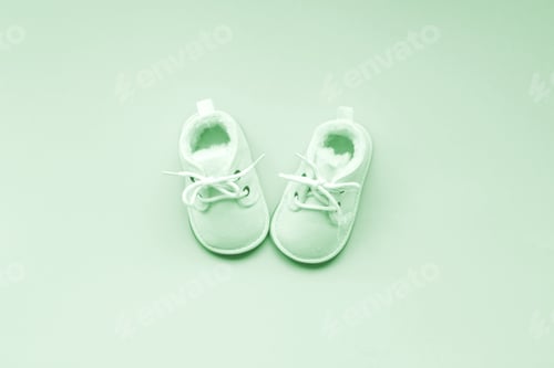Preview: Children's shoes for girls, stands on neo mint background.