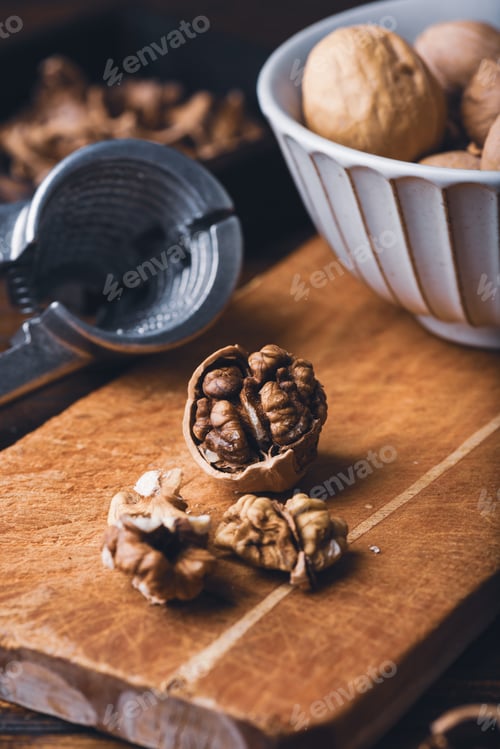 Preview: Walnuts and nutcracker