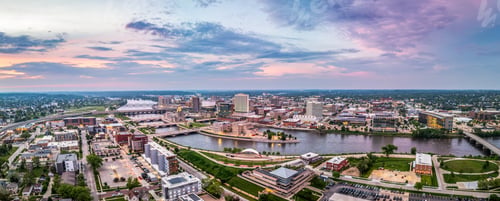 Preview: Cedar Rapids, Iowa, USA cityscape on the Cedar River