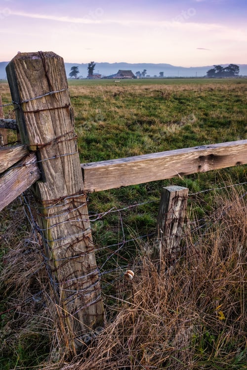 Preview: Vertical shot of a pasture fence in the countryside