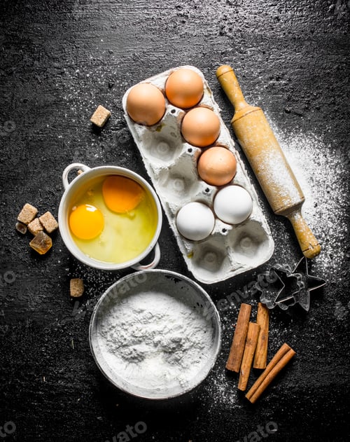 Preview: Flour with eggs, cinnamon and sugar pieces.