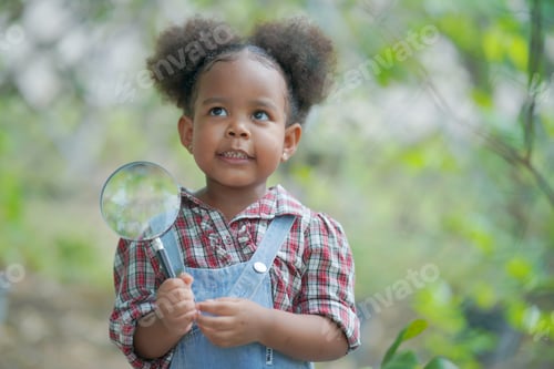 Preview: curly-haired afro girl play in garden