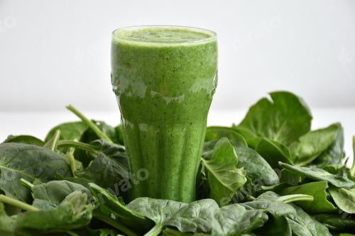 Preview: Green Smoothie Surrounded by Fresh Green Spinach