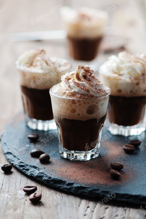 Preview: Delicious coffee with crean and cocoa