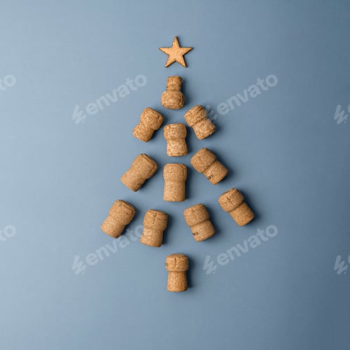 Preview: Creative Christmas tree made of champagne corks, topped with a golden star on a blue background.