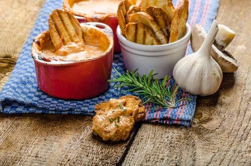 Preview: Tomato and cheese dip baked with crispy garlic toast