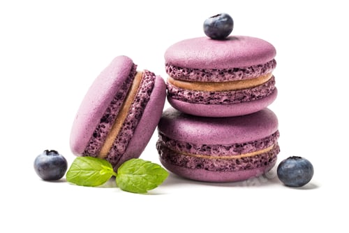 Preview: Closeup of small macaroons with blackberries on white background