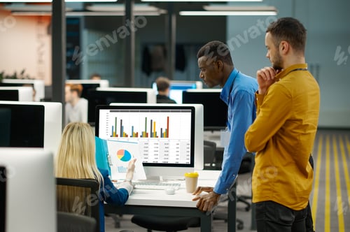 Preview: Team of managers looks on charts in IT office