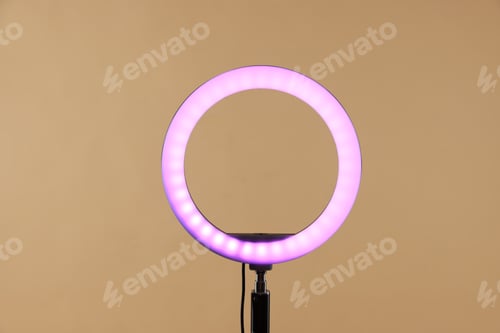 Preview: Ring lamp on stand against beige background