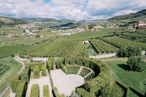 Preview: Green theater of the Pozega garden with benches of the hedges of Villa Rizzardi. Valpolicella