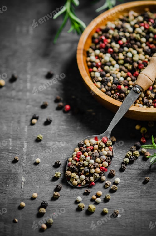 Preview: Peppercorn on rustic background.