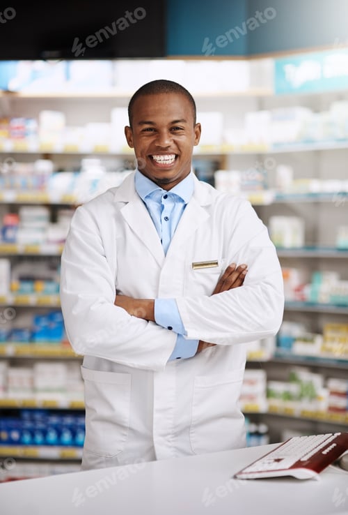 Preview: Portrait of a young pharmacist working in a chemist