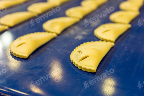 Preview: Professional bakery equipment, pastry conveyor