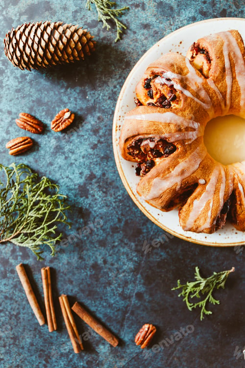 Preview: Creative flat lay, top view of Swedish tea ring Christmas cake