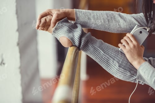 Preview: Young girl on training closeup