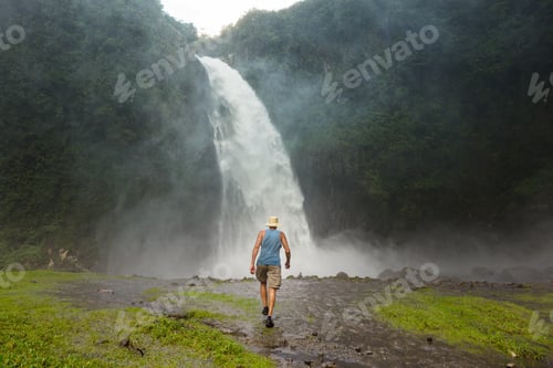 Preview: Waterfall in Ecuador