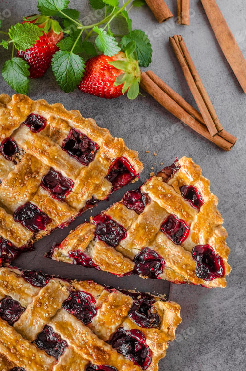 Preview: Rustic tart with berries