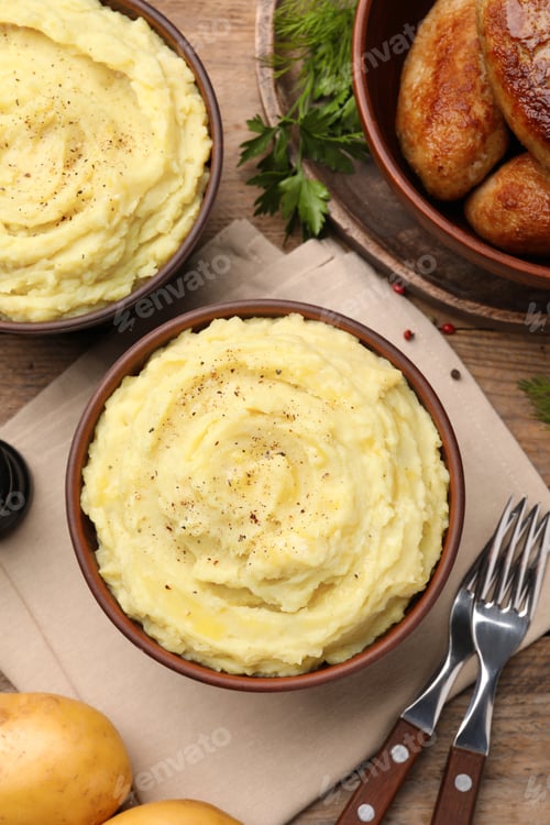 Preview: Flat lay composition with tasty mashed potatoes on wooden table