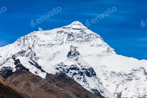 Preview: Snowcapped peaks
