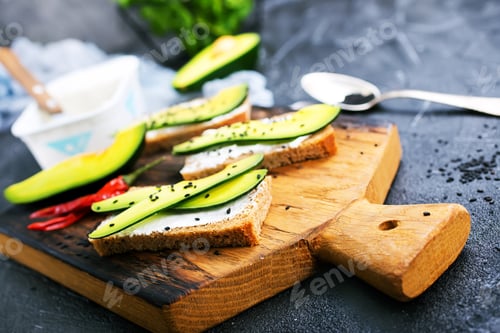 Preview: bread with cheese and with avocado