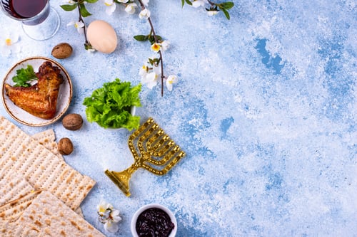 Preview: Traditional Passover Seder plate with symbolic foods. Symbolic of Jewish holiday Pesah.
