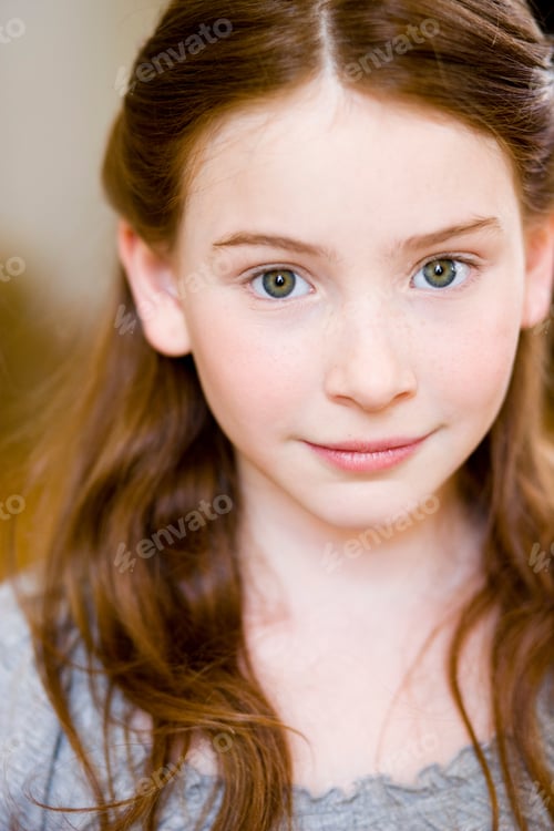 Preview: Portrait redheaded girl