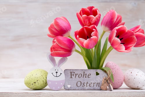Preview: Pink tulips, spring flowers and Easter decoration.