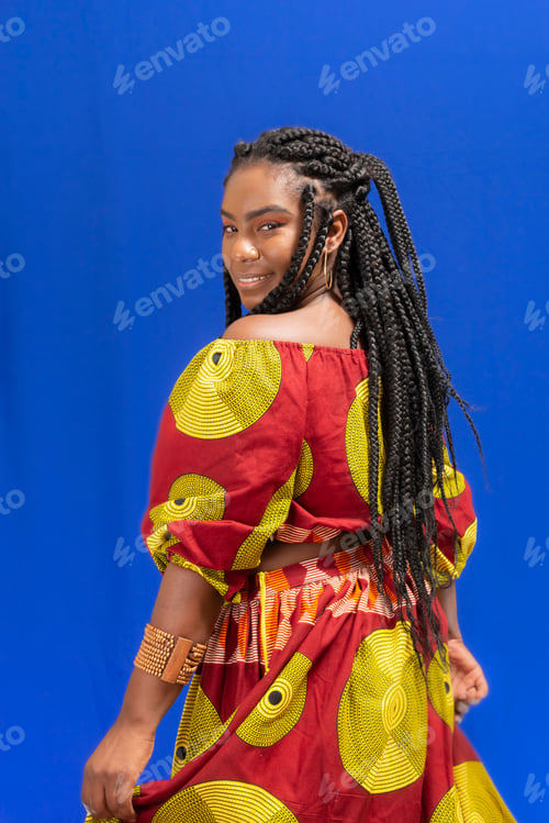 Preview: Afro-Brazilian woman dressed in African style