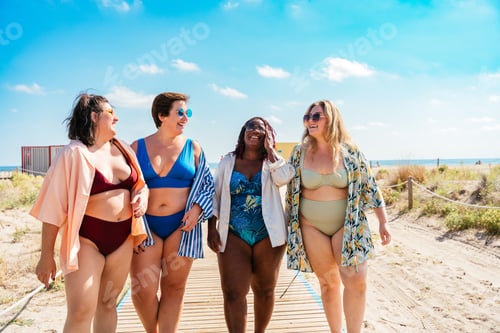Preview: Group of plus size women with swimwear at the beach