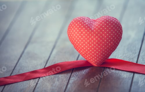 Preview: Heart and bow on wooden table