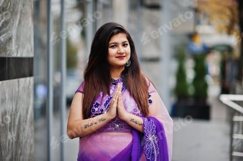 Preview: Indian hindu girl at traditional violet saree