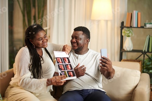 Preview: Parents Talking Selfie with Ultrasound Image