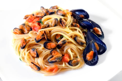 Preview: Delicious Spaghetti with Mussels and Tomato Dish