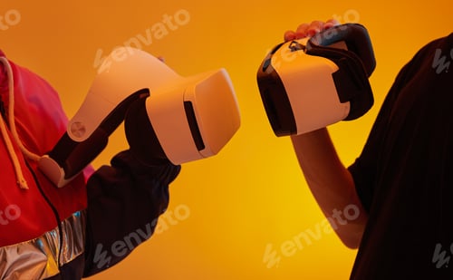Preview: Crop gamers with VR headset