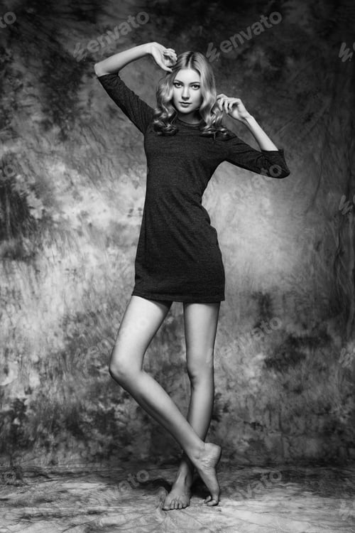 Preview: Fashion photo of young magnificent woman
