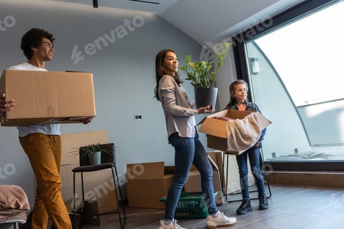 Preview: Moving house family