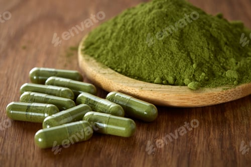 Preview: Capsules filled with Moringa powder