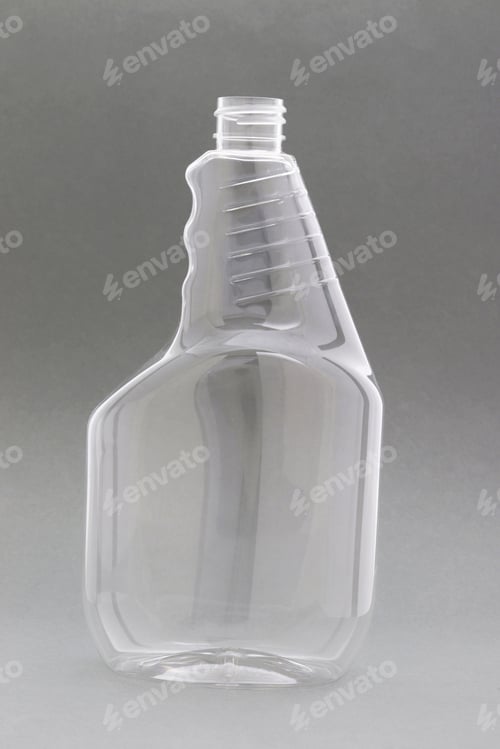 Preview: Studio shot of empty plastic detergent or shampoo bottle