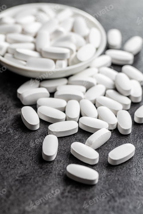 Preview: White medical pills. Pharmaceutical medicine pills, tablets and capsules.