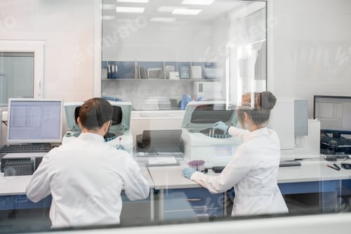 Preview: View through the glass on the laboratory