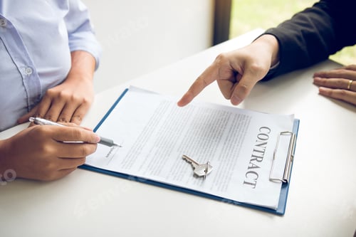 Preview: Insurance brokers are pointing to insurance contract signing and are explaining